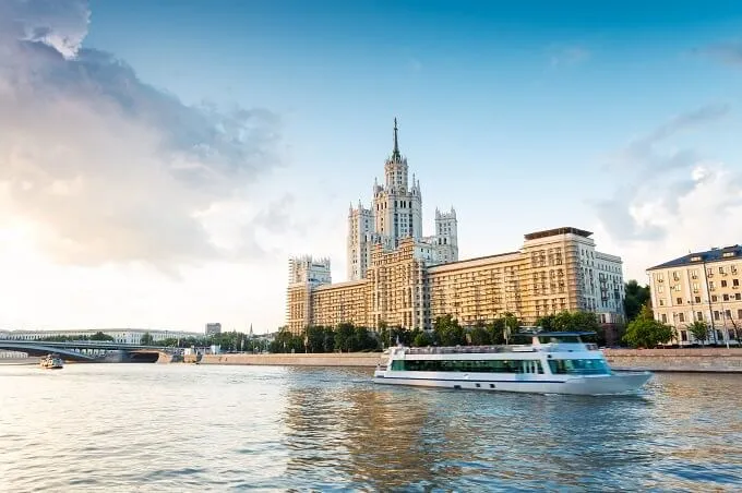Технические коллекции в шаговой доступности на авто